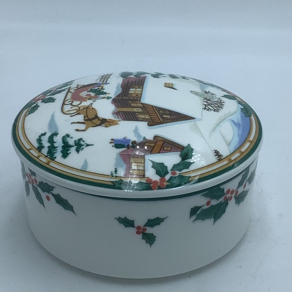 Mikasa Christmas Magic Ceramic Trinket Box - Picture 2 of 8